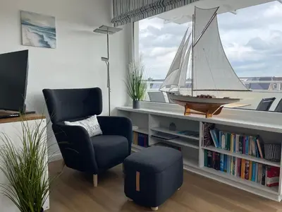 Ein Sitzbereich in der Unterkunft Strandleev - strandnahe Ferienwohnung inklusive Saisonstrandkorb mit 3 Schlafzimmern in Duhnen