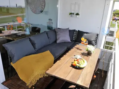 Ein Sitzbereich in der Unterkunft Ferienwohnung Deichbude 13 im Hochhaus