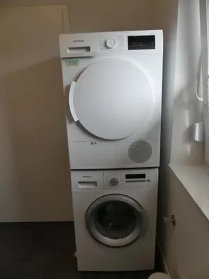 Grundriss der Unterkunft 6 Personen Ferienhaus mit zwei Duschen und Toiletten, Sauna, Whirlpool und Kaminofen in Otterndorf