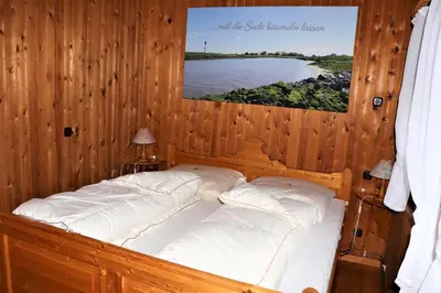 Ein Bett oder Betten in einem Zimmer der Unterkunft 4 Personen Ferienhaus mit Kaminofen und Kanu in Otterndorf