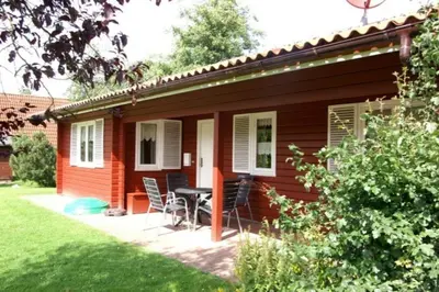 Ein Garten an der Unterkunft 4 Personen Ferienhaus mit Carport in Otterndorf