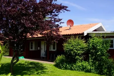 Das Gebäude in dem sich das Ferienhaus befindet