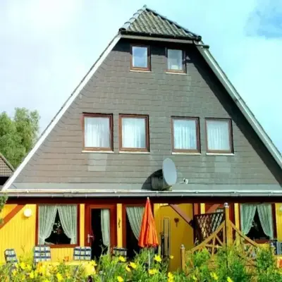 6 Personen Ferienhaus mit 4 Schlafzimmern auf drei Etagen mit Blick auf den Weltschiffahrtsweg in Otterndorf