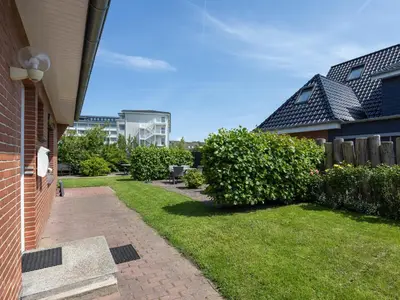 Ein Garten an der Unterkunft Haus an der Lagune