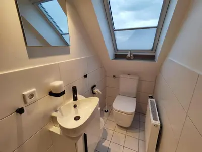 Ein Badezimmer in der Unterkunft 4 Personen Ferienhaus mit zwei Toiletten in Otterndorf