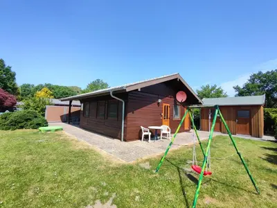 Ein Garten an der Unterkunft 4 Personen Ferienhaus mit 3 Schlafzimmern in Otterndorf