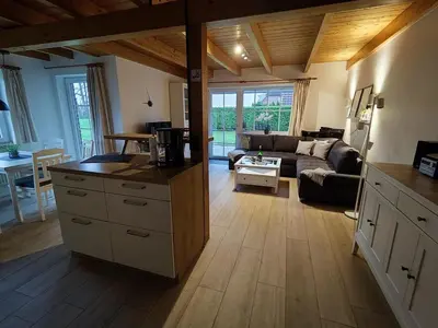 Ein Sitzbereich in der Unterkunft 4 Personen Ferienhaus mit zwei Toiletten in Otterndorf