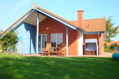 Das Gebäude in dem sich das Ferienhaus befindet
