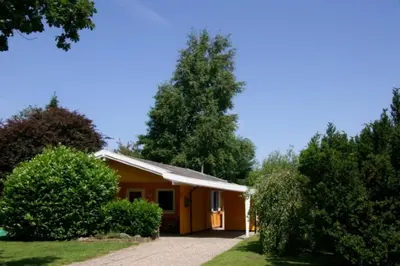 Das Gebäude in dem sich das Ferienhaus befindet