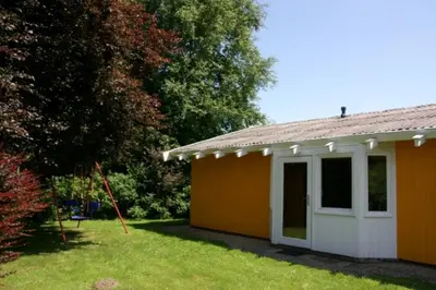 Das Gebäude in dem sich das Ferienhaus befindet
