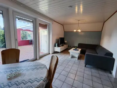 Ein Sitzbereich in der Unterkunft 4 Personen Ferienhaus in zweiter Reihe zum Deich in Otterndorf