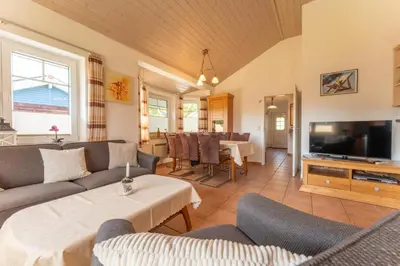 TV/Unterhaltungsangebot in der Unterkunft 6 Personen Familienferienhaus mit Sauna, Whirlpool zwei Toiletten und Kaminofen in Otterndorf