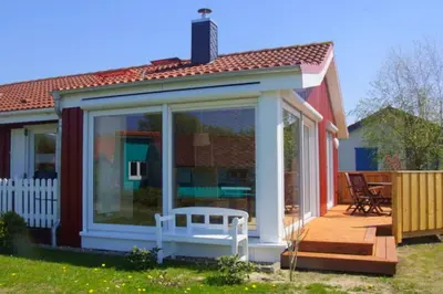 Das Gebäude in dem sich das Ferienhaus befindet