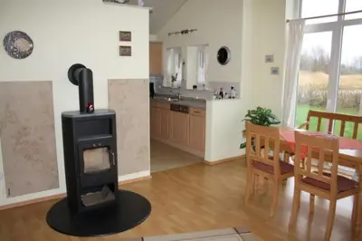 Küche/Küchenzeile in der Unterkunft 4 Personen Ferienhaus mit Sauna und zwei Toiletten in Otterndorf
