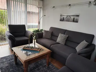 Ein Sitzbereich in der Unterkunft 4 Personen Ferienhaus mit Sauna und zwei Toiletten in Otterndorf