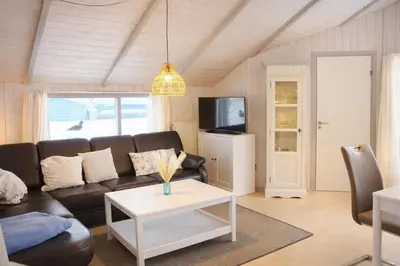 TV/Unterhaltungsangebot in der Unterkunft 5 Personen Ferienhaus mit Sauna, Kanu und herrlichem Seeblick in Otterndorf