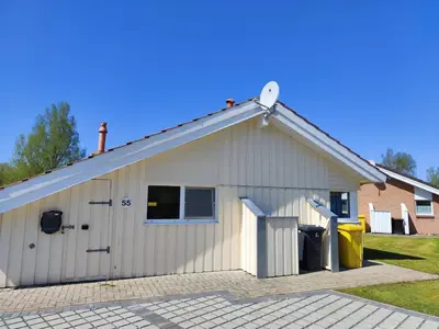 Das Gebäude in dem sich das Ferienhaus befindet