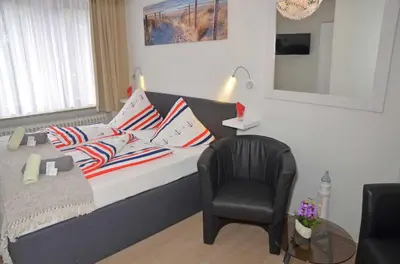 Ein Sitzbereich in der Unterkunft Hotel Neptuns Ankerplatz & Zur Seerobbe