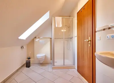 Ein Badezimmer in der Unterkunft Haus Ricker - Dachgeschoss