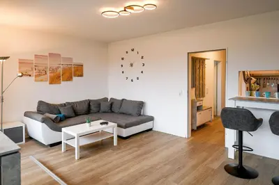 Ein Sitzbereich in der Unterkunft Strandhochhaus SF01