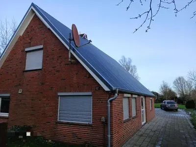 Das Gebäude in dem sich das Ferienhaus befindet