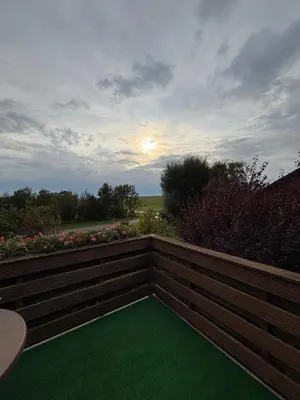 Blick auf den Sonnenuntergang/Sonnenaufgang von der Ferienwohnung aus oder aus der Nähe