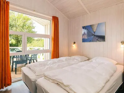Ein Bett oder Betten in einem Zimmer der Unterkunft 4 star holiday home in FRIEDRICHKOOG