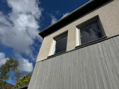 Das Gebäude in dem sich das Ferienhaus befindet