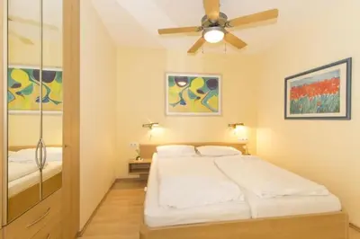 Ein Bett oder Betten in einem Zimmer der Unterkunft KurparkResidenz 211 B Ferienwohnung 2 Zimmer Wellnessbereich