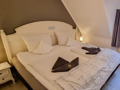 Ein Bett oder Betten in einem Zimmer der Unterkunft An de Warft Wohnung 4