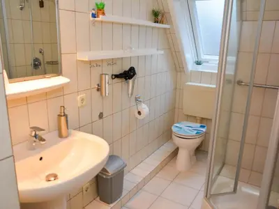Ein Badezimmer in der Unterkunft An de Warft Wohnung 4