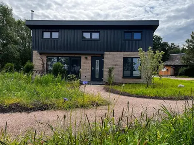 Ein Garten an der Unterkunft Tinyhouse Moorhütte Nordsee Natur Küste
