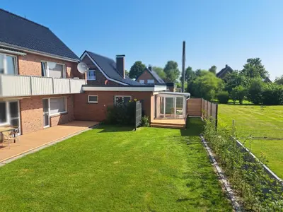 Ein Garten an der Unterkunft Ferienwohnungen am Wattenmeer