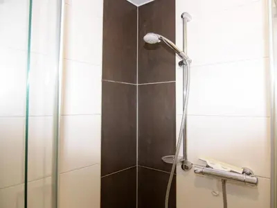 Ein Badezimmer in der Unterkunft Ferienwohnung im Reihenhaus, Friedrichskoog-Spitze