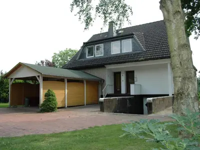 Das Gebäude in dem sich das Ferienhaus befindet