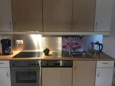 Küche/Küchenzeile in der Unterkunft Holiday Home Großes Ferienhaus in Müggendorf mit Garten by Interhome