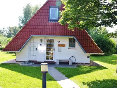 Das Gebäude in dem sich das Ferienhaus befindet