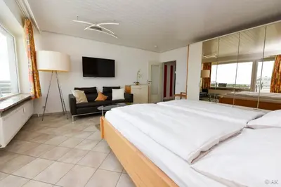 Ein Bett oder Betten in einem Zimmer der Unterkunft Hanseatic FeWo 812