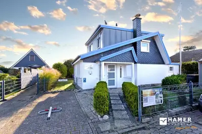Das Gebäude in dem sich das Ferienhaus befindet