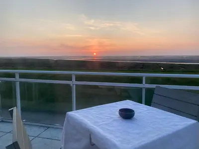 Blick auf den Sonnenuntergang/Sonnenaufgang von der Ferienwohnung aus oder aus der Nähe