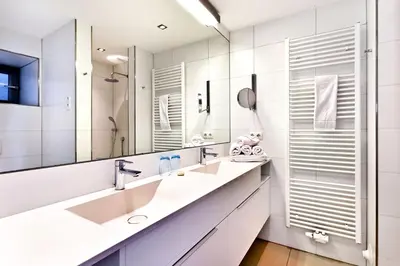 Ein Badezimmer in der Unterkunft Alte Liebe, RA100