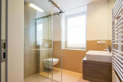 Ein Badezimmer in der Unterkunft Duhner Brandung, B9