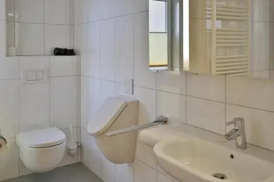 Ein Badezimmer in der Unterkunft Am Seedeich 14, AS5