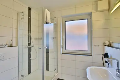 Ein Badezimmer in der Unterkunft Ruge Bries, RB4