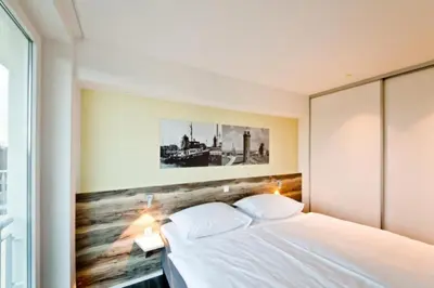 Ein Bett oder Betten in einem Zimmer der Unterkunft Duhner Strandhus, S301