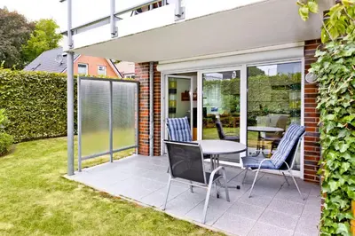 Ein Garten an der Unterkunft Ruge Bries, RB3