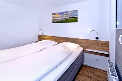 Ein Bett oder Betten in einem Zimmer der Unterkunft Hohe Worth, H205