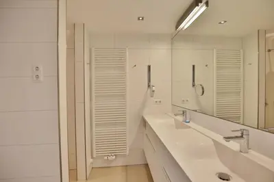 Ein Badezimmer in der Unterkunft Alte Liebe, RA103