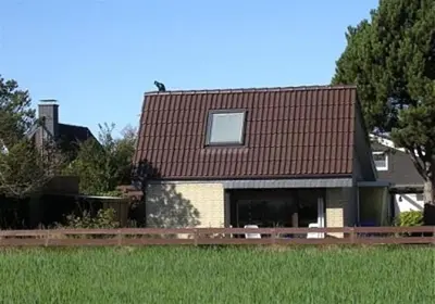 Das Gebäude in dem sich das Ferienhaus befindet