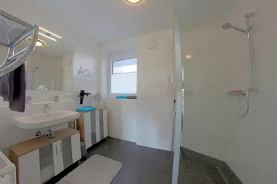 Ein Badezimmer in der Unterkunft de Seedüwel Carna 101